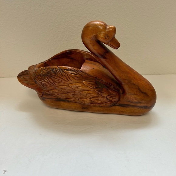 Hand carved wooden swan/ ornate/ Vintage/ acacia wood - Picture 3 of 11